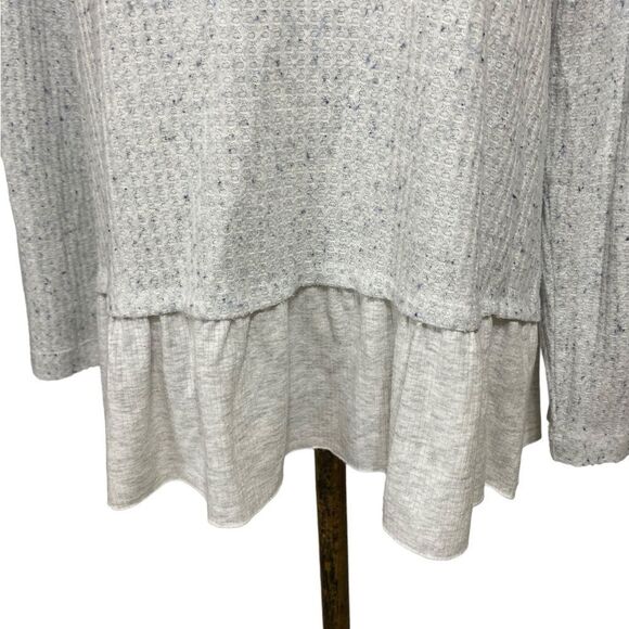 Koolaburra by UGG Women's Grey Sz Large Top Ruffled Edge Knit Sweater - Picture 3 of 5